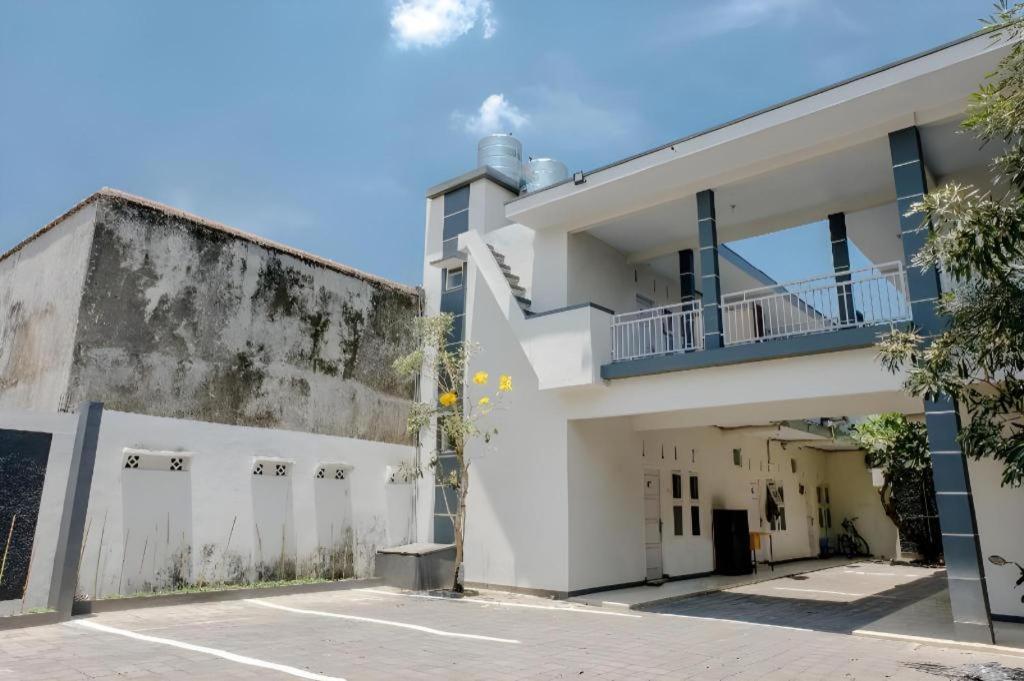 Capital O 1475 Oemah Jawa Family Residence Jember Exterior photo